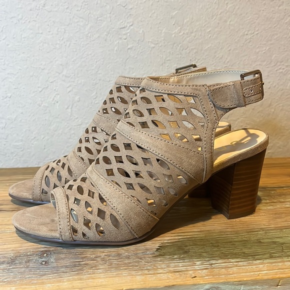 Unisa Shoes - Unisa "Unperle" perforated chunky heel cage sandal size 8 Like New